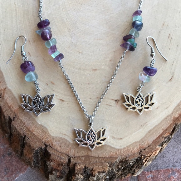 Boho Fluorite gemstones chips om sign lotus flower set ( necklace + earrings ) - Picture 5 of 11